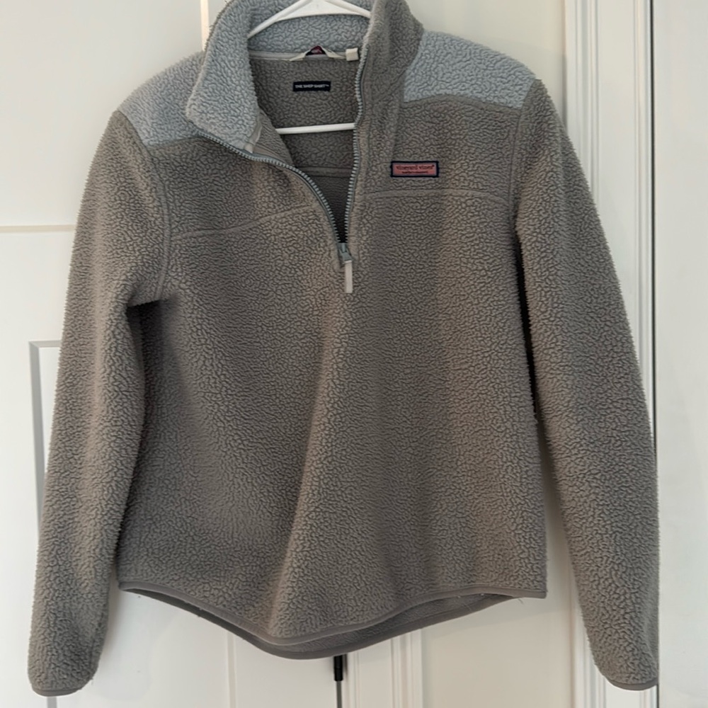 Vineyard vines pull over